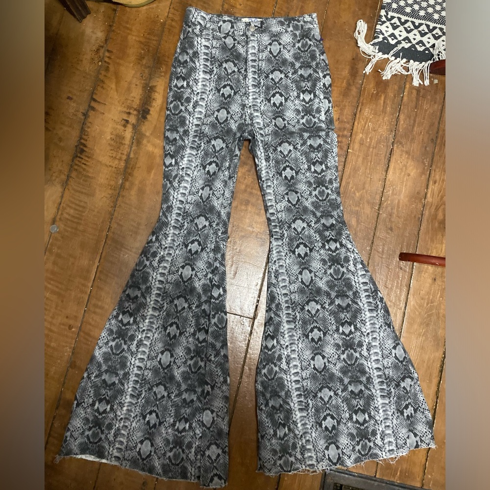 We The Free Just Float On Snake Print Flare Jeans. NWOT